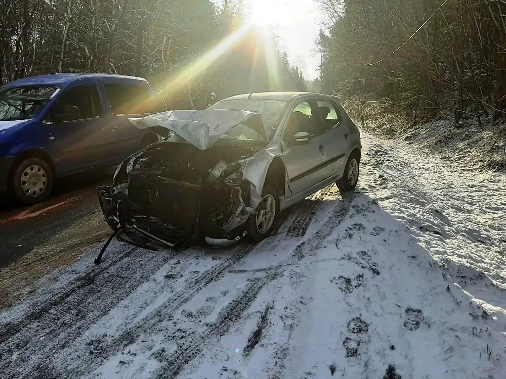 Kraksa we Florynce. Samochód osobowy zderzył się z dostawczym