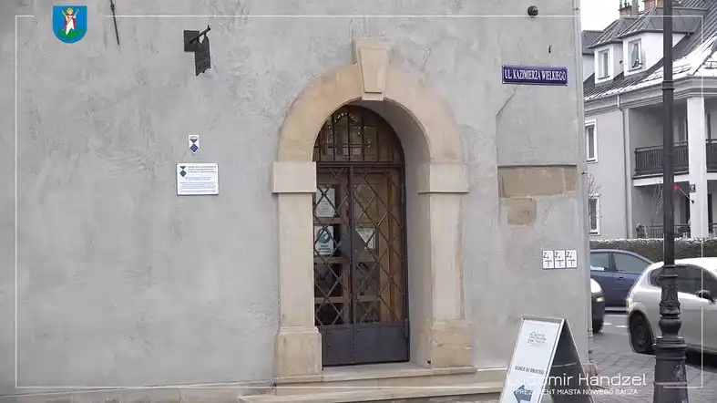 Zakończył się remont drzwi wejściowych w siedzibie Sądeckiej Biblioteki Publicznej