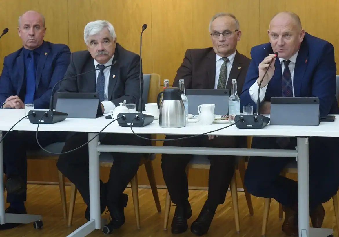 XV sesja Rady Powiatu. Nowe inwestycje, uchwały i plany rozwoju regionu
