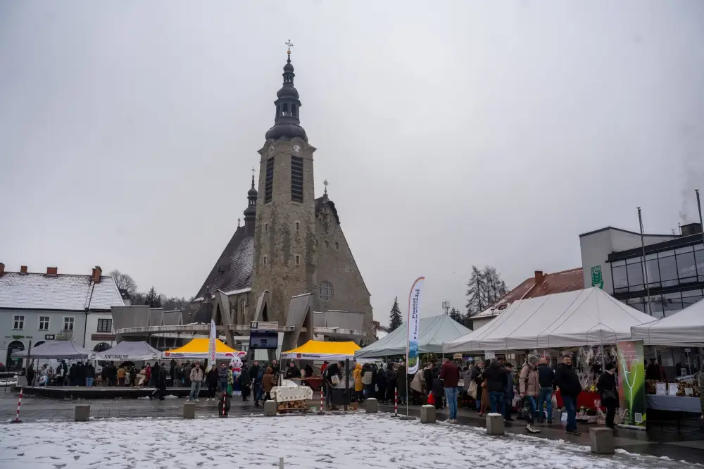 Kolorowa Wielkanoc na limanowskim rynku. VI kiermasz za nami