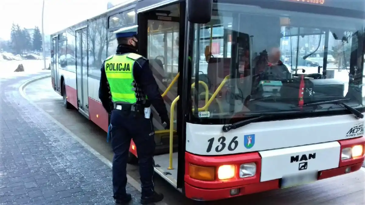 Sądeccy policjanci prowadzą wzmożone kontrole przestrzegania aktualnych zasad sanitarnych