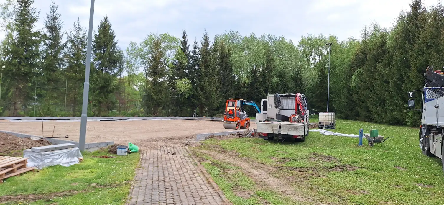 Nowe życie dla Orlika w Tymbarku. Ruszyła modernizacja kompleksu sportowego