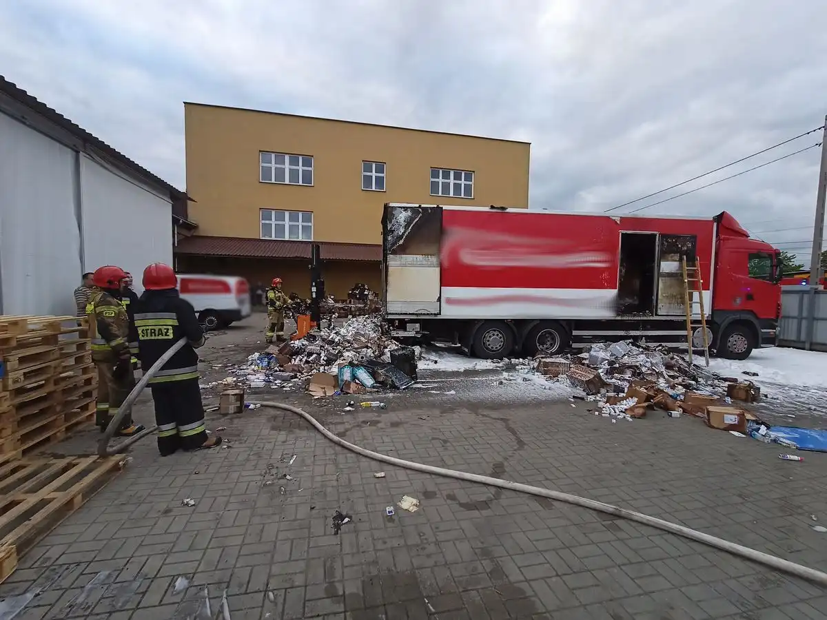 Nowy Sącz: Pożar ciężarówki przewożącej leki