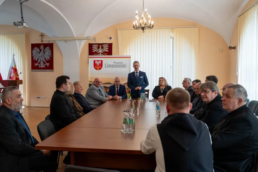 Kościoły, dwór i muzeum z nowym wsparciem. Powiat limanowski inwestuje w dziedzictwo
