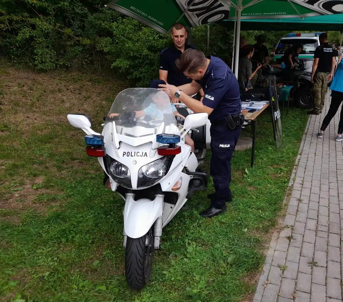 Policjanci promowali bezpieczeństwo podczas pikniku w Piwnicznej-Zdroju