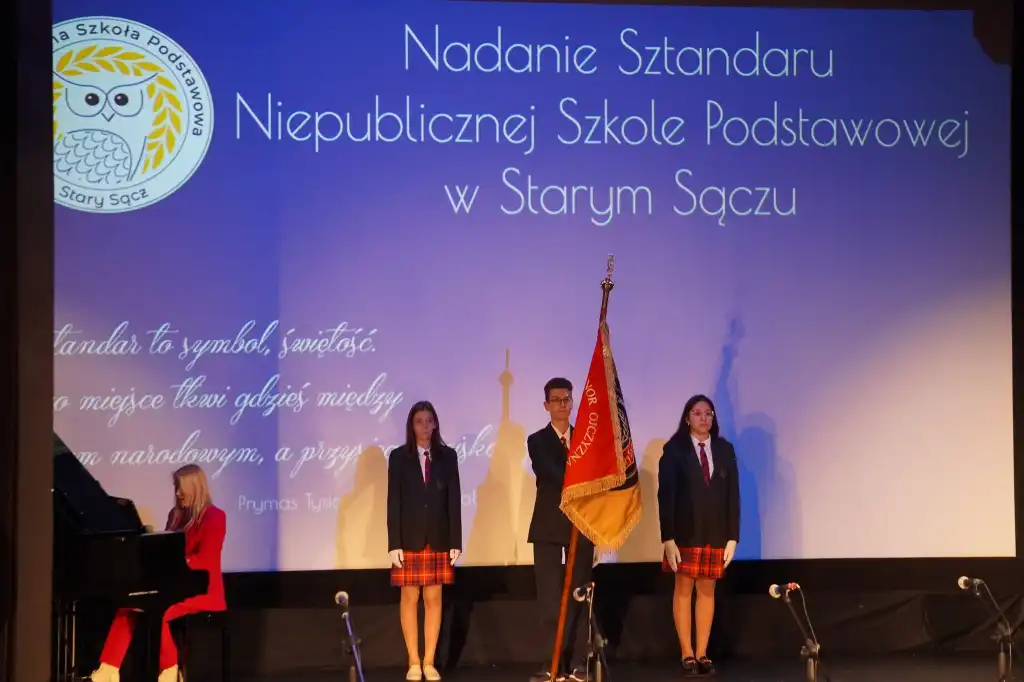 Symbol wspólnoty i dumy. Szkoła w Starym Sączu z nowym sztandarem