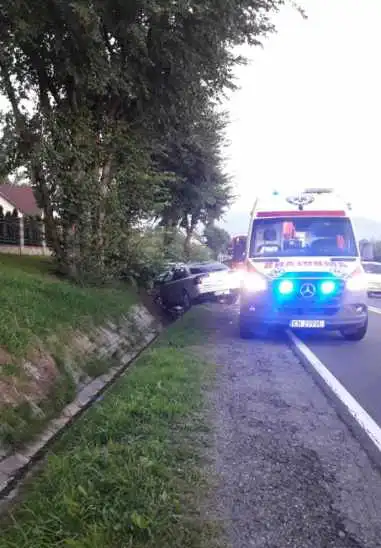 Kraksa w Trzetrzewinie. Jeden z kierujących odjechał z miejsca zdarzenia