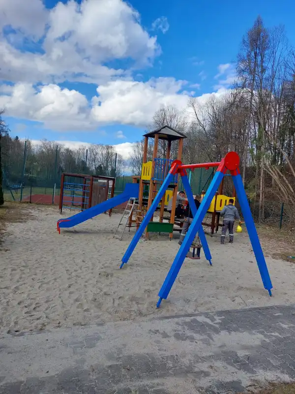 Stary Sącz: Świeżo wyremontowane place zabaw. Czas na zabawę