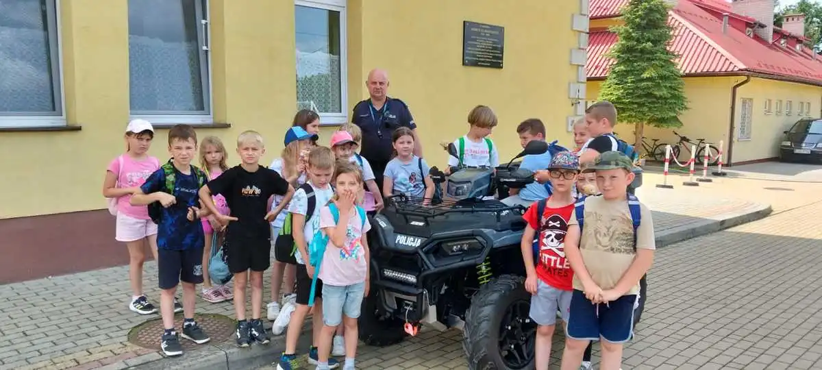 Bezpieczne wakacje z gorlicką policją. Dzieci uczą się, jak wypoczywać bezpiecznie