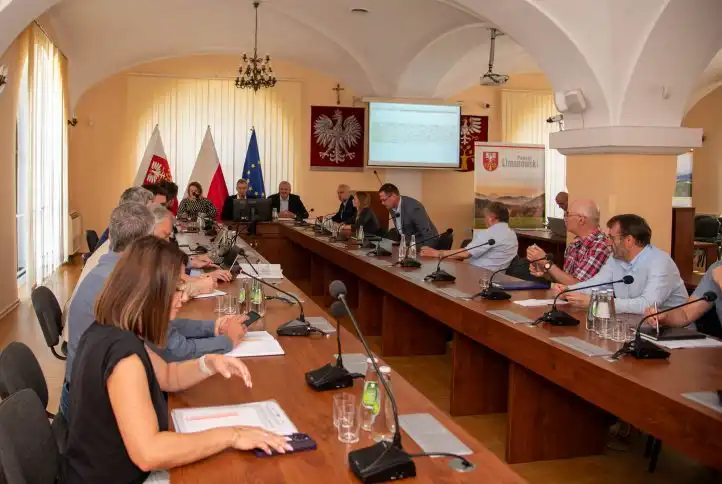 Modernizacji linii kolejowej nr 104 Chabówka – Nowy Sącz tematem spotkania w Starostwie Powiatowym w Limanowej