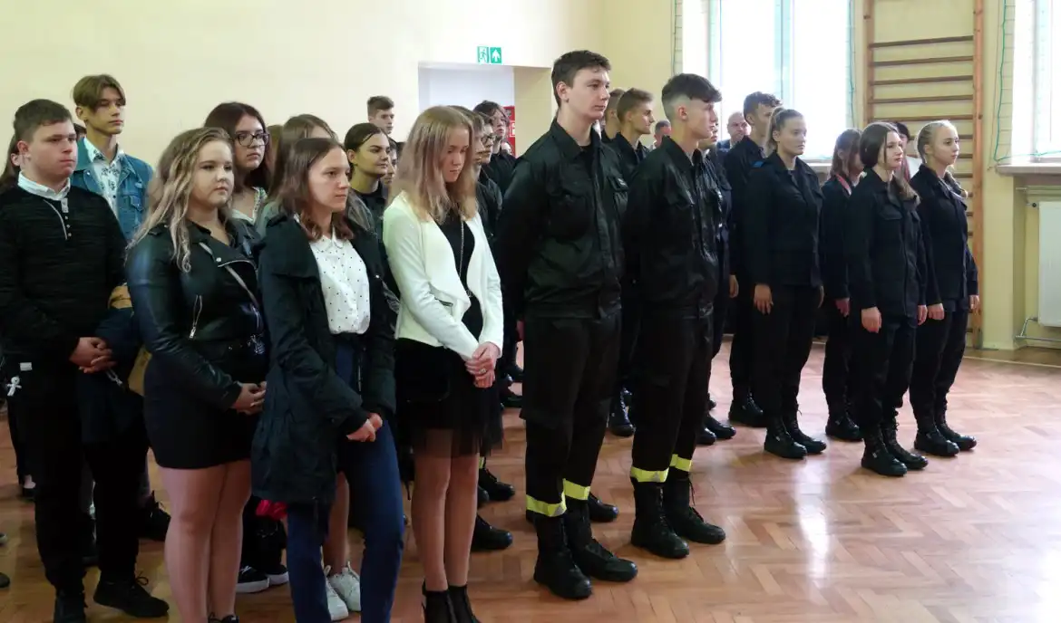 Rok szkolny w szkołach powiatu nowosądeckiego rozpoczęty. Do placówek będzie uczęszczać ponad 3200 uczniów