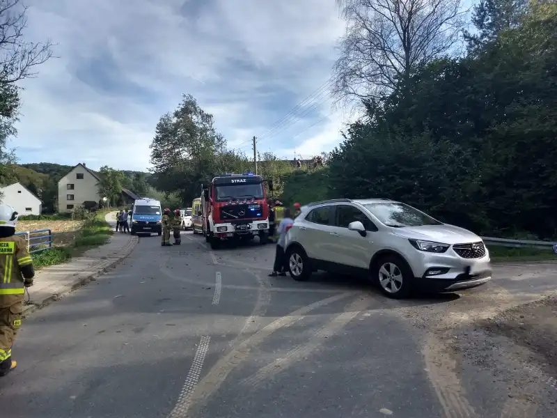 Wypadek w Przydonicy. Samochód zderzył się z hulajnogą. W akcji śmigłowiec LPR