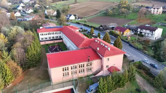 Ekologiczna modernizacja w Lipnicy Wielkiej. Szkoła zyska energię ze słońca