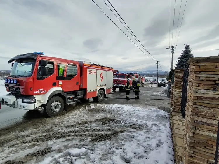 Pożar domu w Chochorowicach. Strażacy walczyli z ogniem blisko trzy godziny