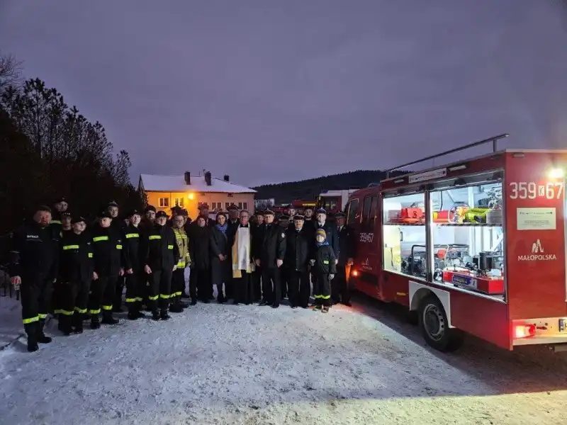 Druhowie z OSP Wojnarowa mają nowy samochód strażacki