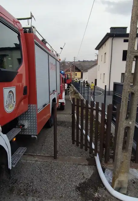 Pożar budynku mieszkalnego w Łącku. Płonęła elewacja