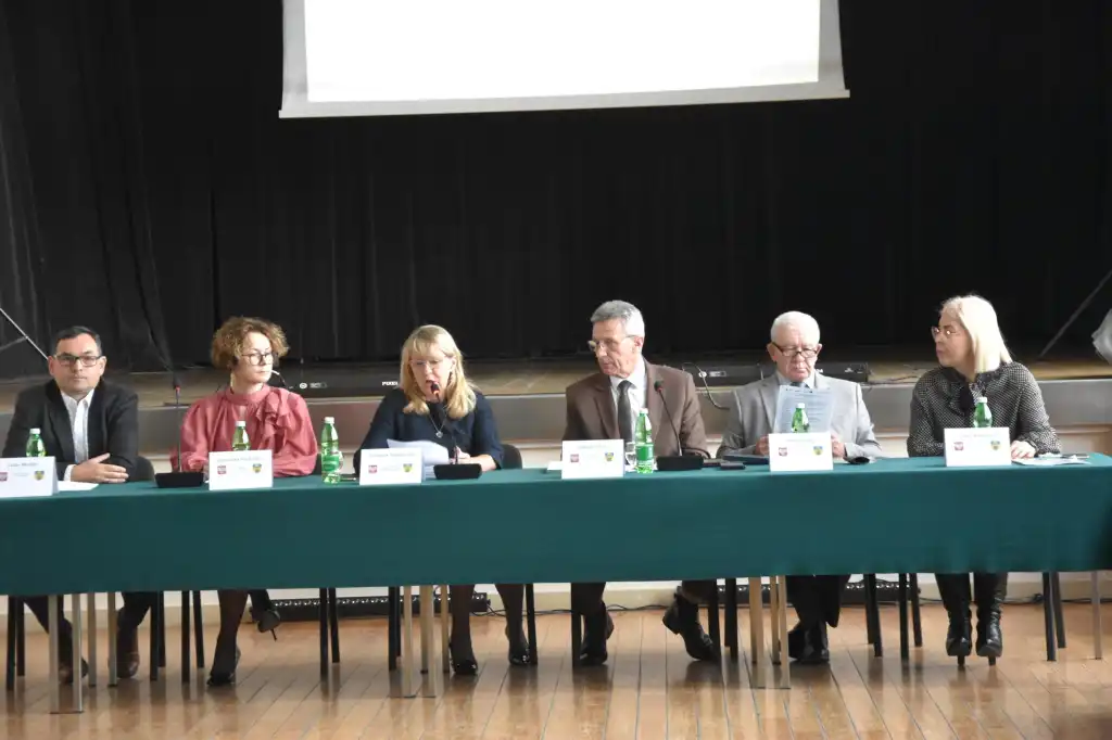 Budżet, drogi i kultura. Radni Gminy Podegrodzie podjęli kluczowe uchwały