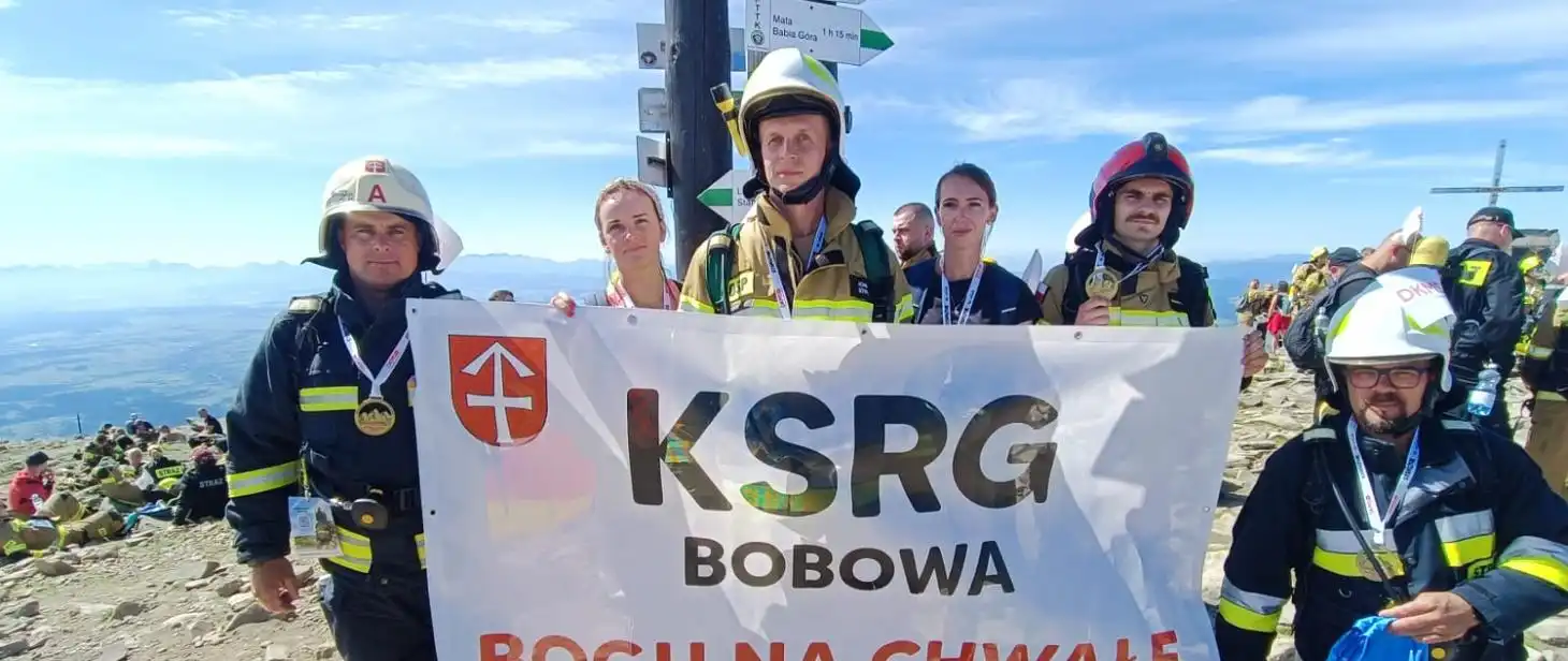 Strażacy z Bobowej zdobyli Babią Górę w szczytnym celu