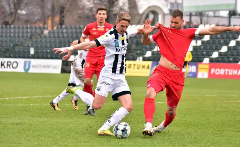 Sandecja pokonuje czterokrotnego Mistrza Polski - Widzew Łódź
