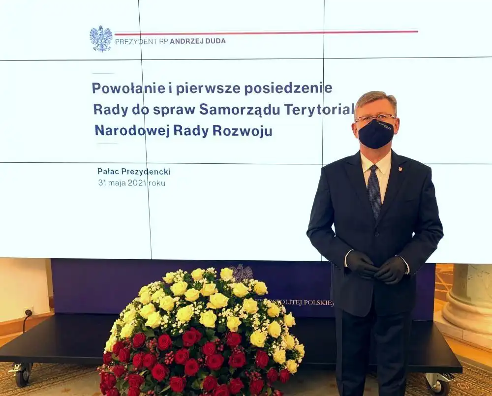 Marszałek Witold Kozłowski odznaczony Krzyżem Oficerskim Orderu Odrodzenia Polski