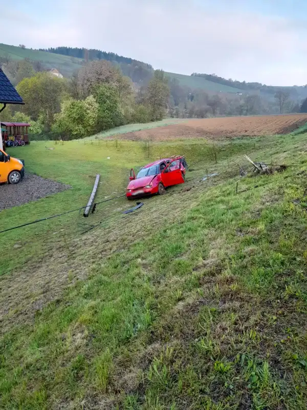 Wypadek w Jasiennej. Dwie osoby trafiły do szpitala