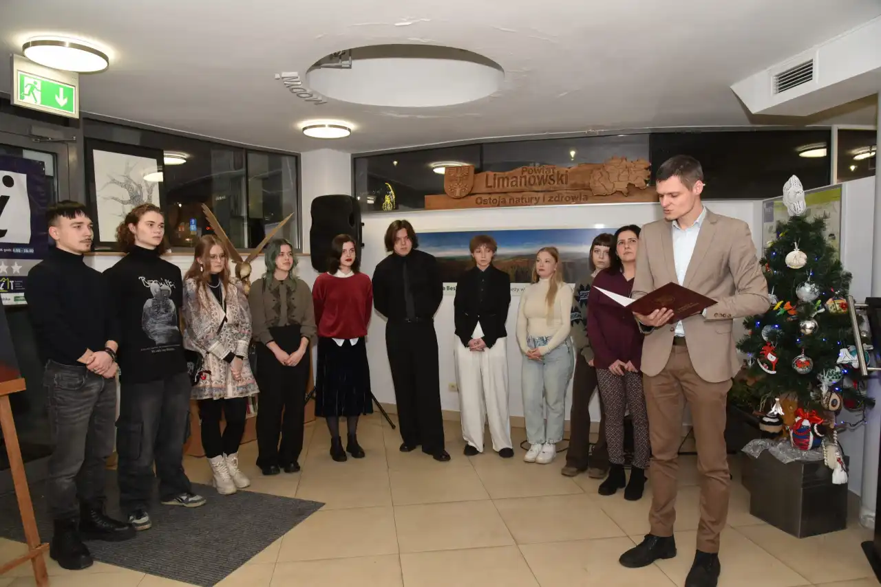 „Idę własną drogą” - wernisaż młodych talentów w Limanowej