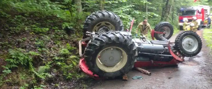 Tragiczny wypadek w Zagorzynie. Mężczyzna zginął przygnieciony przez traktor