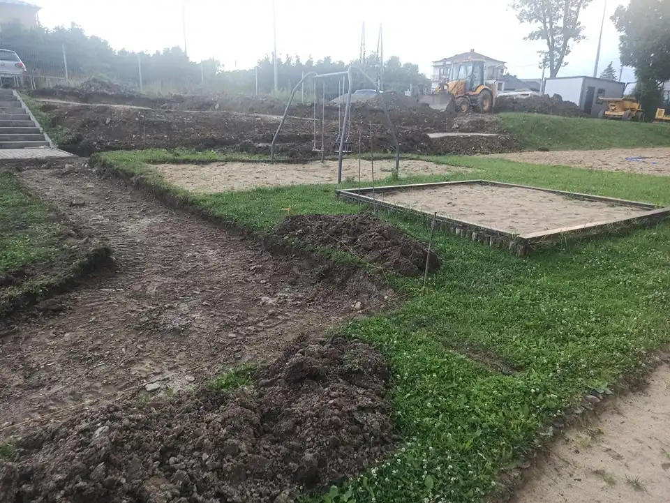Nowy Sącz: Rozpoczęła się rozbudowa placu zabaw na Osiedlu Poręba Mała