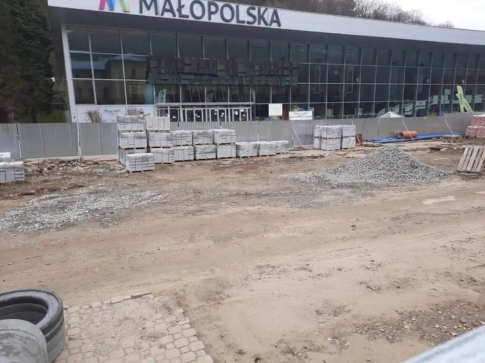 Trwa modernizacja Płyty Głównej Deptaka w Krynicy-Zdroju