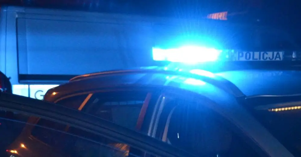 Uderzył w zaparkowane auto i uciekł. Miał ponad promil alkoholu