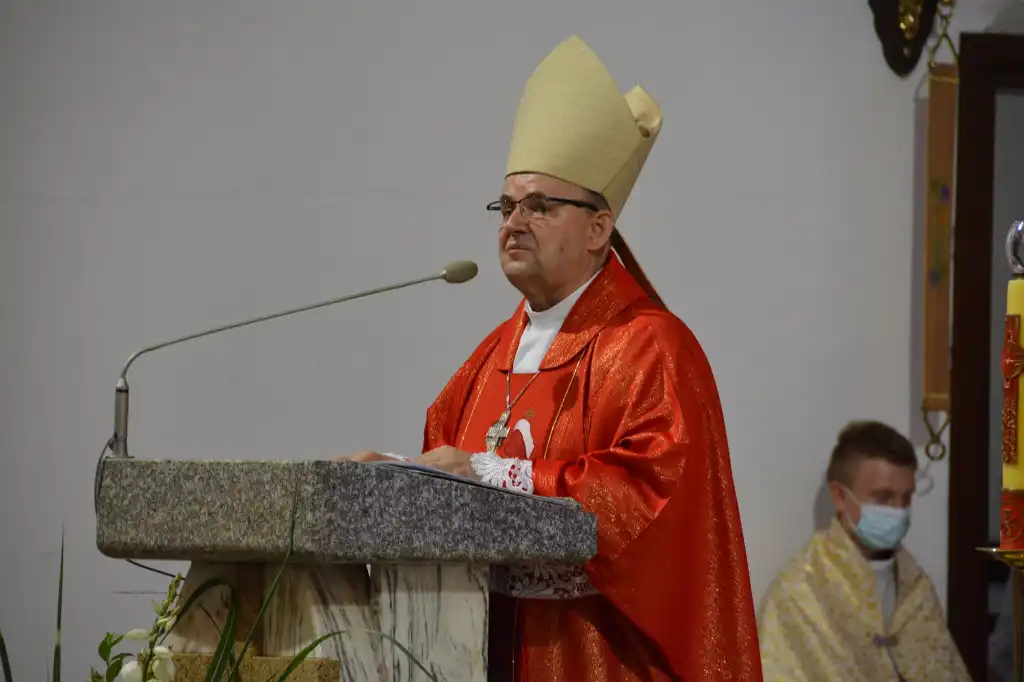 W kościele parafialnym w Świniarsku poświęcono i nadano sztandar OSP Podrzecze