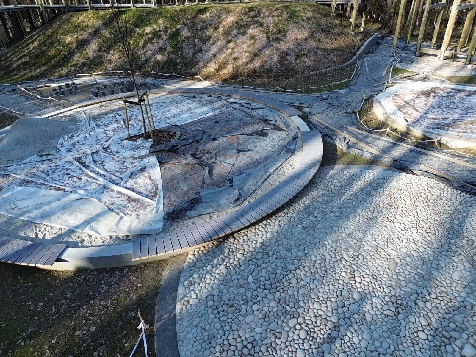 Kładka nad lasem i cztery sfery do odkrycia. Orbisfera nabiera kształtów