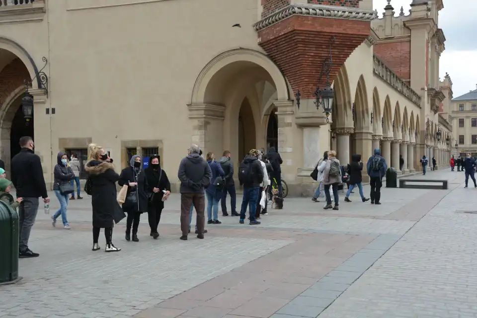 W weekend majowy na krakowskim rynku zaszczepiono 3,5 tys. osób