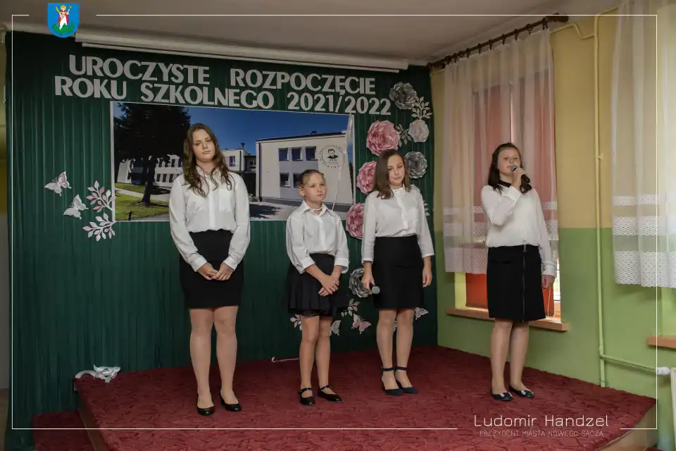 Uczniowie ze Szkoły Podstawowej nr 6 rozpoczynają naukę w wyremontowanym budynku