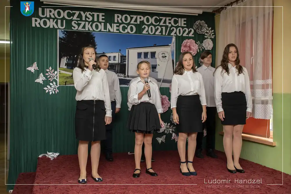 Uczniowie ze Szkoły Podstawowej nr 6 rozpoczynają naukę w wyremontowanym budynku