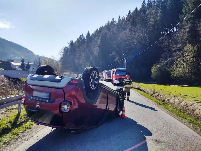 Wypadek w Piątkowej. Jedna osoba trafiła do szpitala