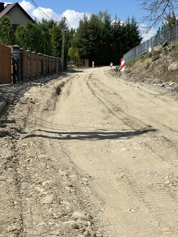 Trwa odbudowa drogi Łęka Wykop – Koniuszowa – Mogilno