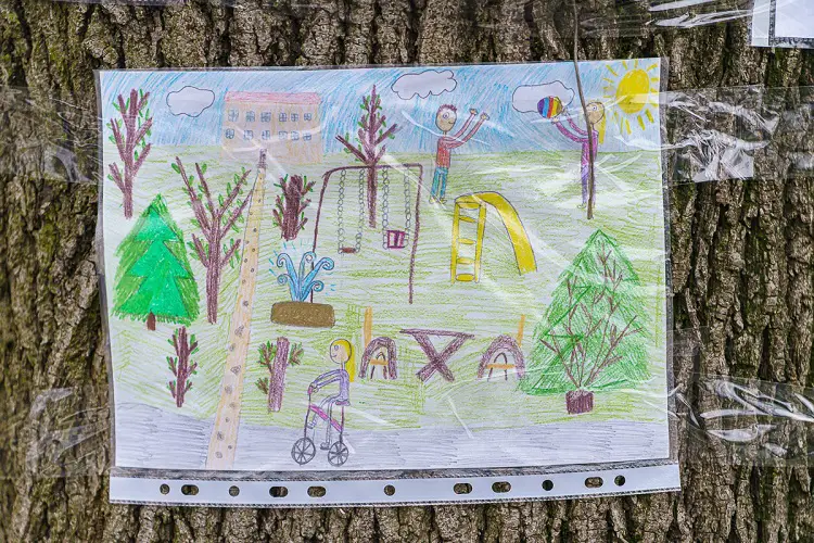Mieszkańcy osiedla Nawojowska walczą o park. Nie chcą wycinki ponad stu drzew
