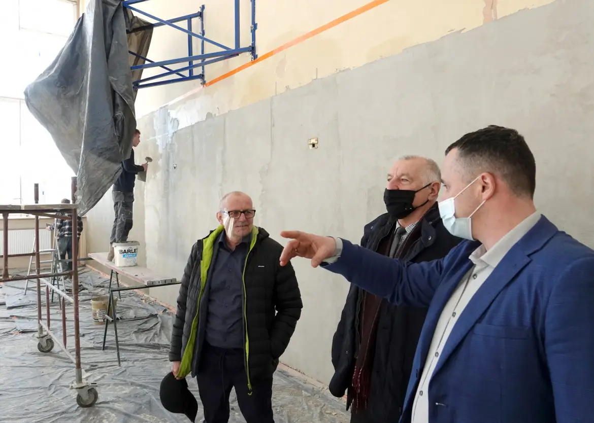 Kończy się remont sali gimnastycznej w Zespole Szkół Ponadpodstawowych w Nawojowej