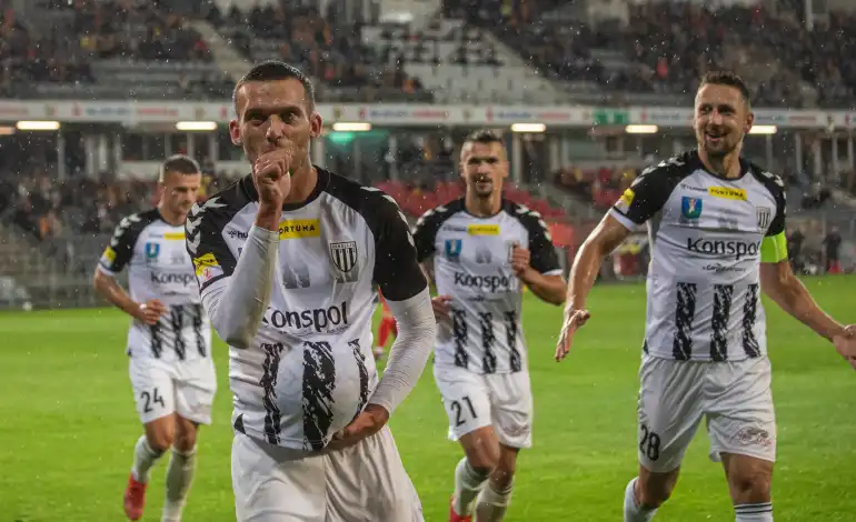 Sandecja pokonuje lidera rozgrywek Fortuna I ligi Koronę Kielce i awansuje na trzecią lokatę w tabeli