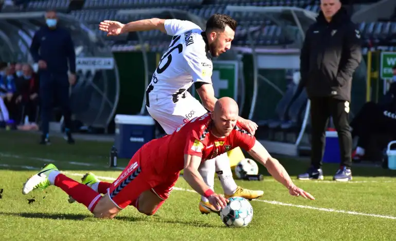 Drużyna Sandecji pokonuje Zagłębie Sosnowiec 2:1