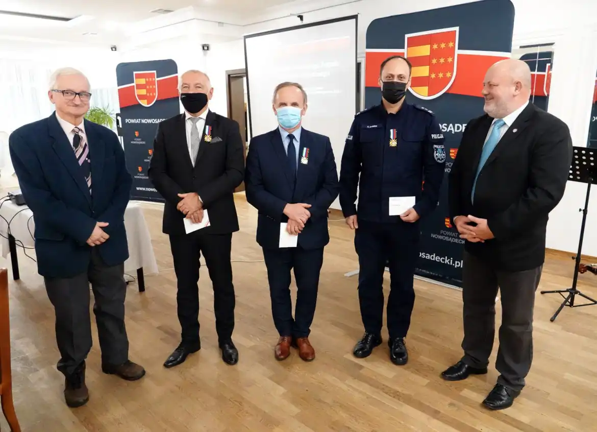 Stoją na straży bezpieczeństwa mieszkańców powiatu nowosądeckiego. Starosta podziękował służbom za ich pracę