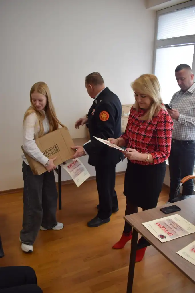 Strażackie Talenty. Wręczenie nagród w konkursie plastycznym w Podegrodziu