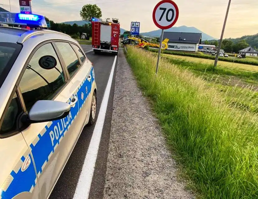 Wypadek w Podłopieniu. Ciężko rannego motocyklistę zabrało LPR