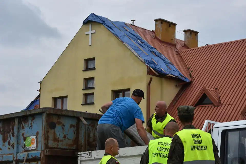 Trąba powietrzna w powiecie nowosądeckim: Do gmin trafią pierwsze środki pieniężne