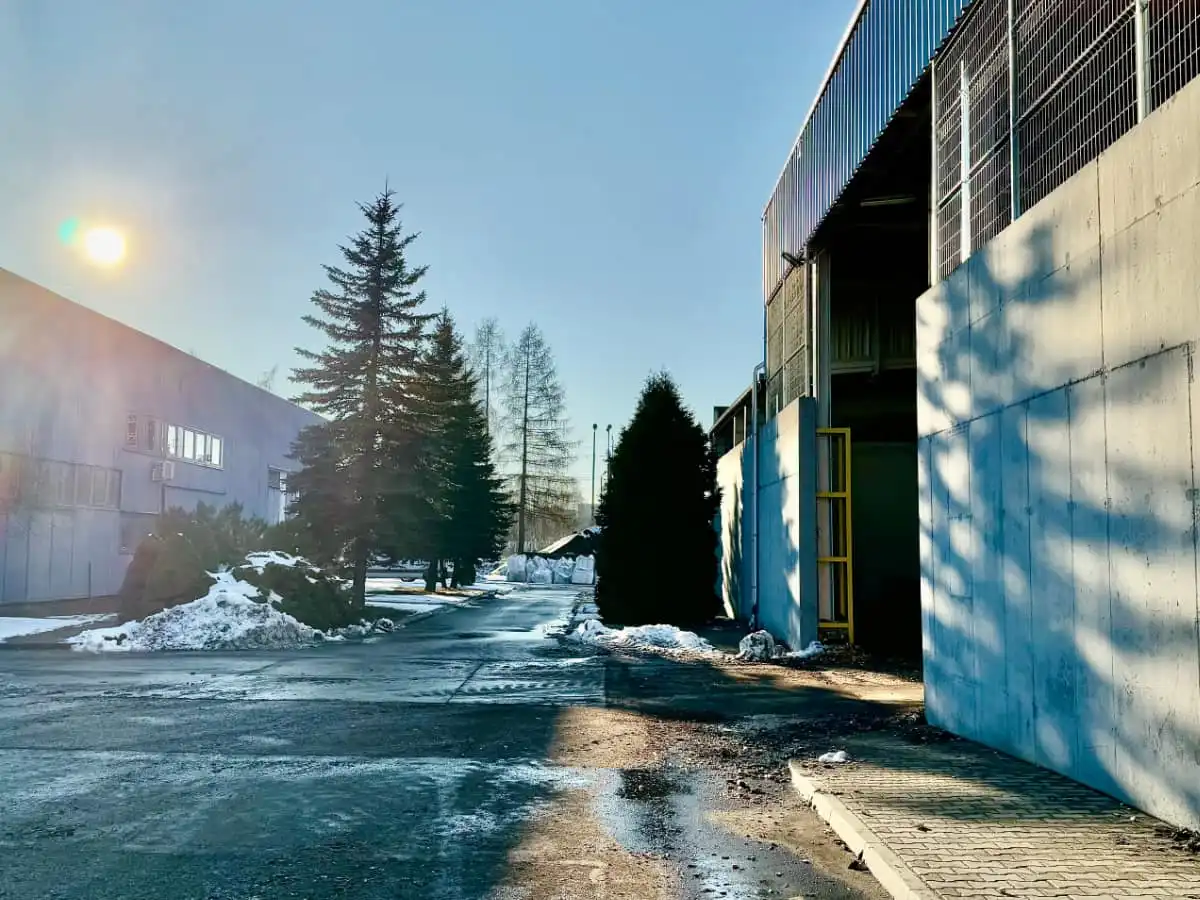 Nowe zadaszenie nad magazynem biomasy na terenie Kotłowni Millenium. Inwestycja w zieloną energię