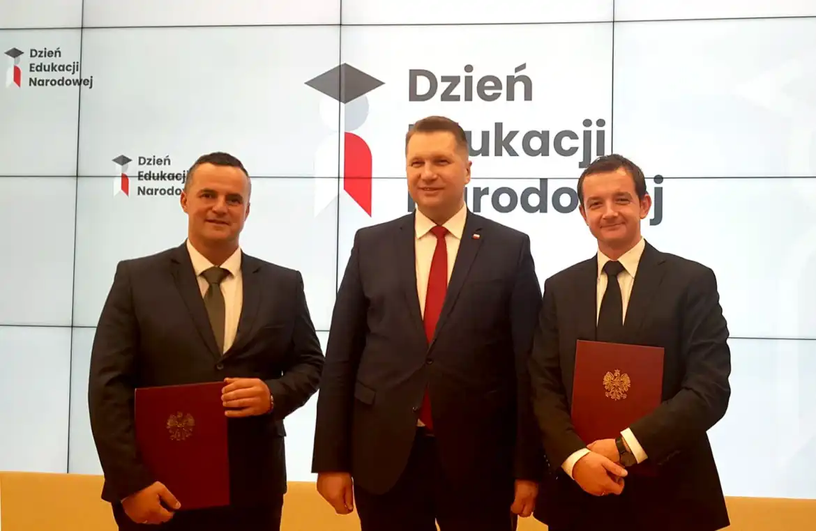 Dyrektorzy dwóch szkół powiatowych z nagrodą ministra
