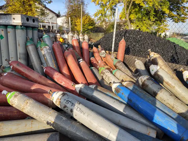 Nowy Sącz: Na składzie przewróciło się 119 butli
