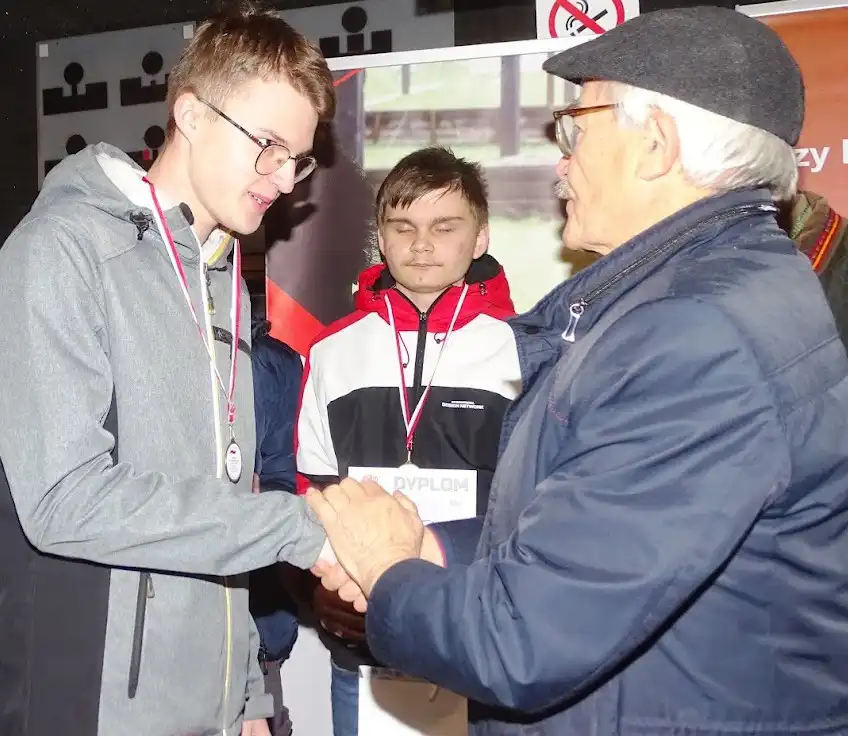 "10 strzałów Ku Chwale Ojczyzny". Patriotyczne zawody strzeleckie na sądeckiej strzelnicy
