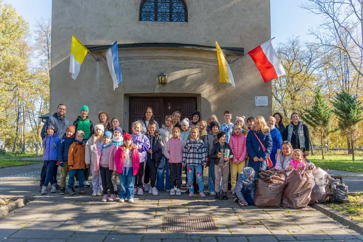 Stary Cmentarz w Nowym Sączu przygotowany na Wszystkich Świętych. Społeczna akcja sprzątania nekropolii
